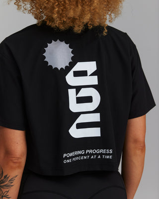 PERFORMANCE CORE CROPPED T-SHIRT BLACK/WHITE
