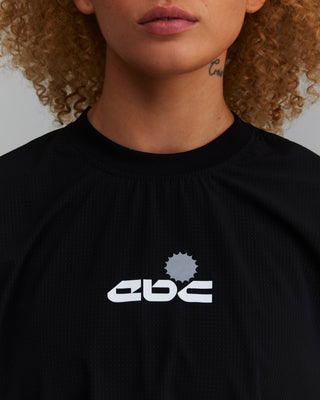 PERFORMANCE CORE CROPPED T-SHIRT BLACK/WHITE