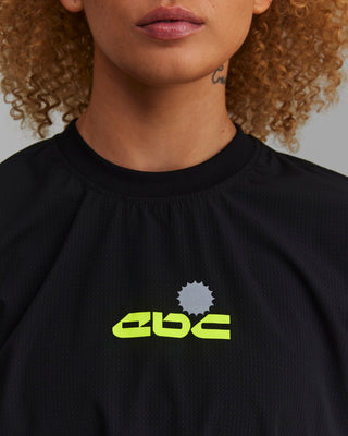 PERFORMANCE CORE CROP TANK BLACK/NEON GREEN
