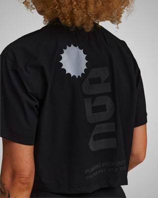 PERFORMANCE CORE CROPPED T-SHIRT BLACKOUT