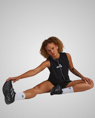 PERFORMANCE CORE CROP TANK BLACK/WHITE
