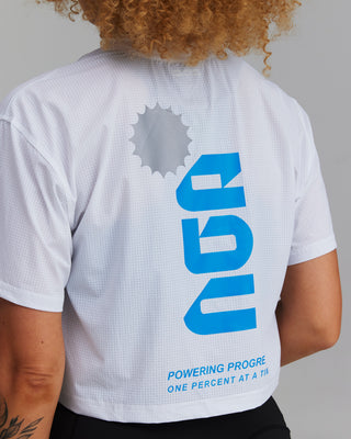 PERFORMANCE CORE CROPPED T-SHIRT WHITE/ROYAL BLUE