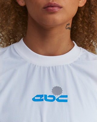 PERFORMANCE CORE CROPPED T-SHIRT WHITE/ROYAL BLUE