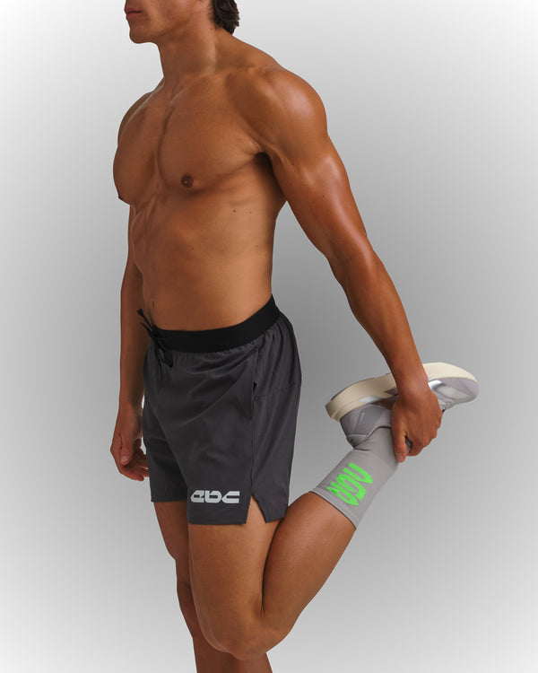 PERFORMANCE SHORT 5" GREY/WHITE