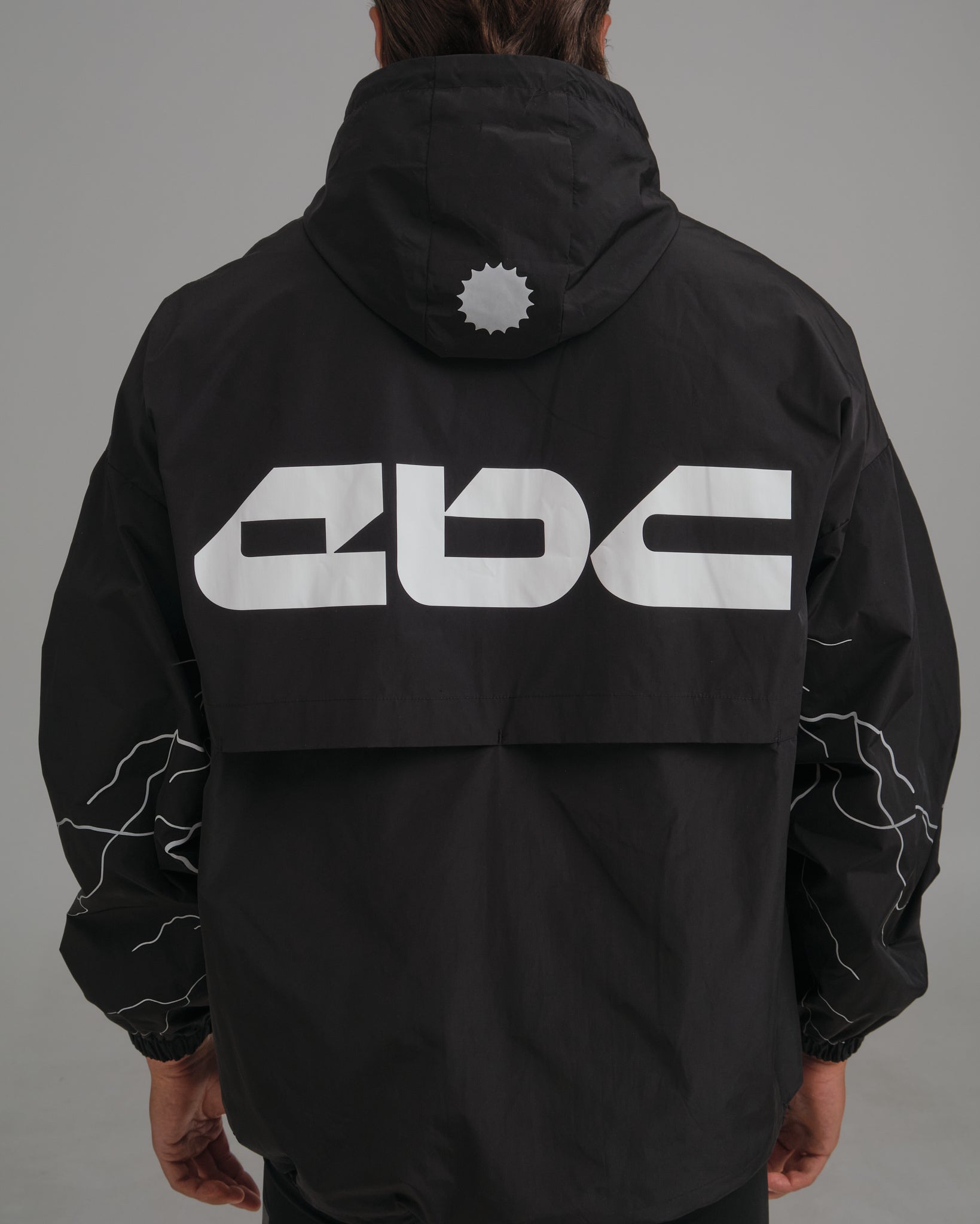 PERFORMANCE WINDBREAKER MIDNIGHT BLACK - Everyday Better Club